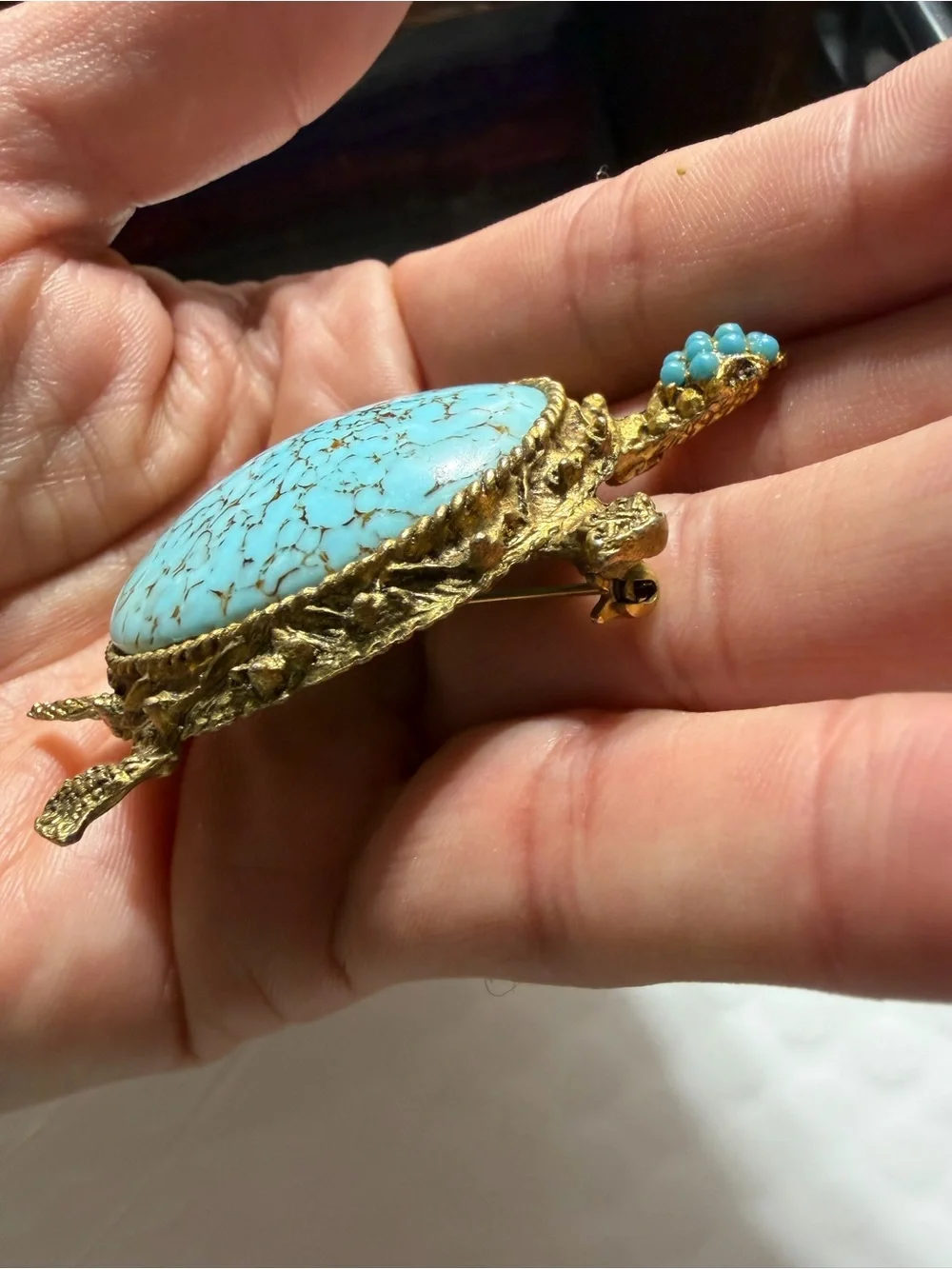 VINTAGE TURQUOISE COLORED TURTLE BROOCH, INTRICATE SETTING DETAIL
